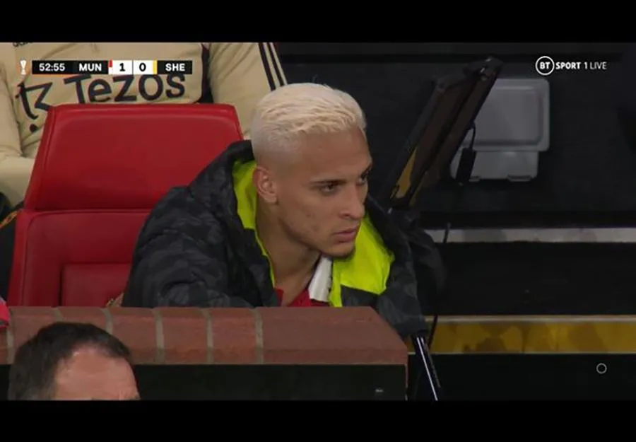 Antony bị Ten Hag thay bằng Rashford ngay đầu hiệp 2. ẢNH: BT SPORTS Antony bị Ten Hag thay bằng Rashford ngay đầu hiệp 2. ẢNH: BT SPORTS
