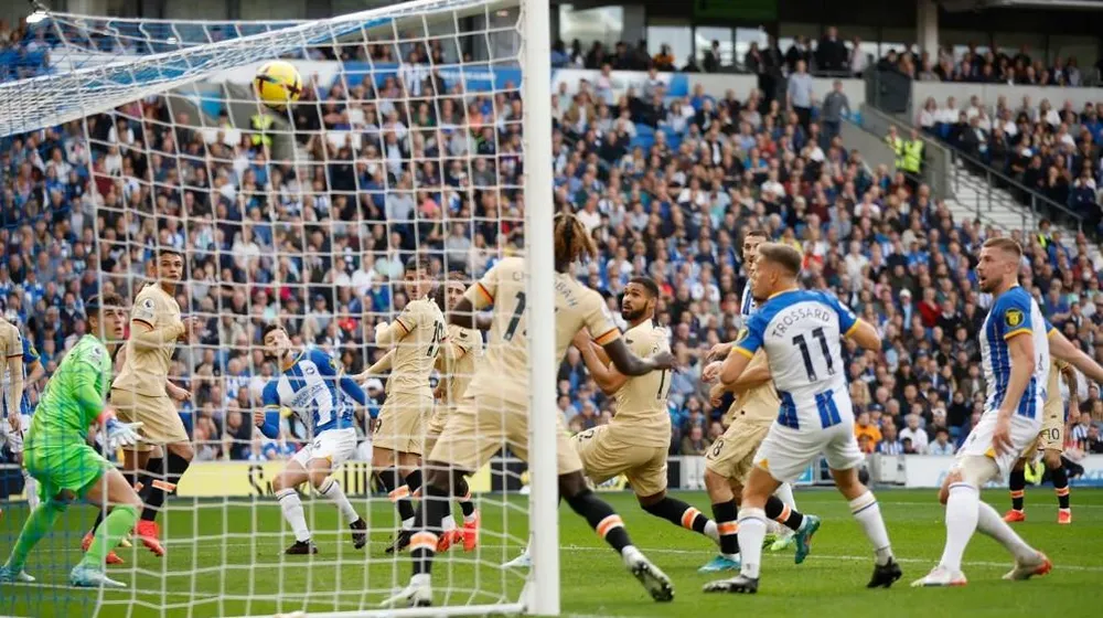 Thua Brighton đến 1-4, Chelsea hụt hơi trong cuộc chiến Top 4 Premier League. Ảnh: Getty