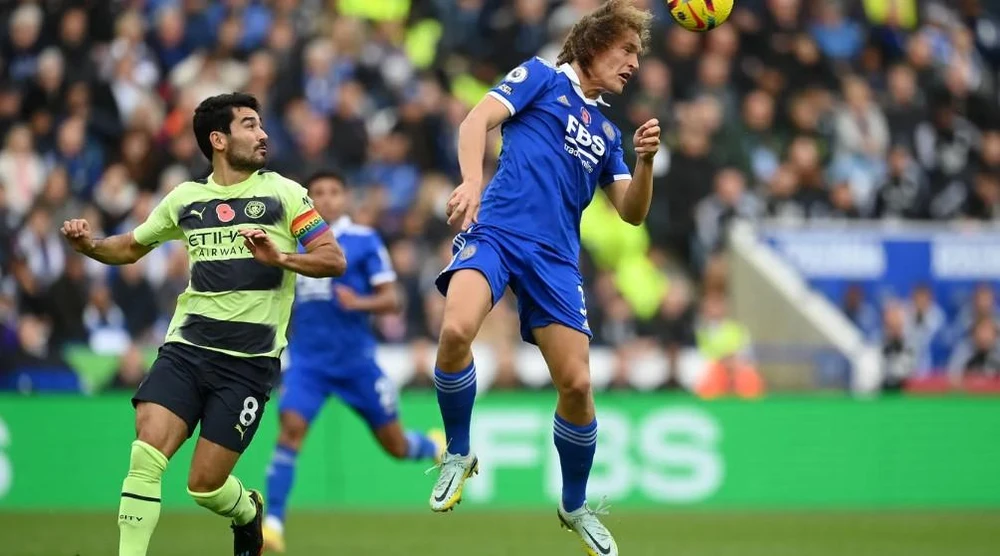 Leicester City phòng thủ 10 người nhưng không thể giữ lại 1 điểm. Ảnh: Getty