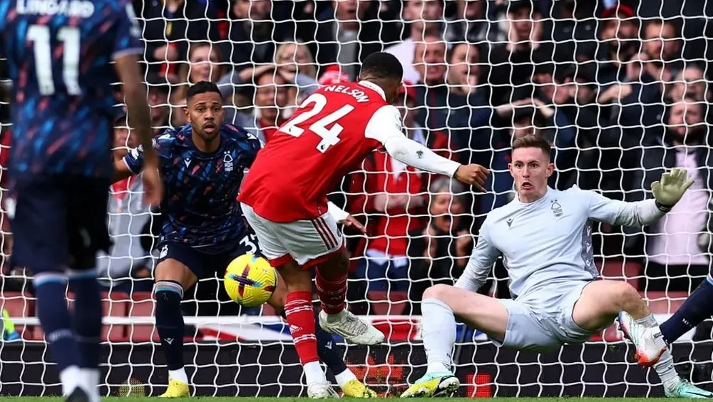 Hàng thủ của Nottingham không thể ngăn cản sức tấn công của “Pháo thủ”. Ảnh: Getty Hàng thủ của Nottingham không thể ngăn cản sức tấn công của “Pháo thủ”. Ảnh: Getty