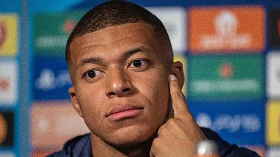 Mbappe lại úp mở về tương lai ngay sau khi ký hợp đồng gia hạn với PSG. Ảnh: GETTY