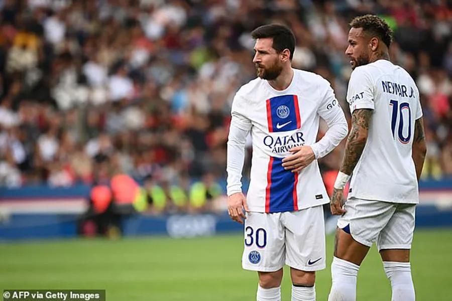 Lionel Messi và Neymar trong trận PSG thắng Troyes 4-3 tại Ligue 1. ẢNH: GETTY