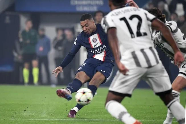 Mbappe tỏa sáng nhưng không thể giúp PSG thắng cách biệt 2 bàn. Ảnh: Getty