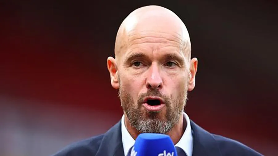 Ten Hag đau đầu trong việc giải bài toán hàng công thiếu Bruno Fernandes. ẢNH: MIRROR