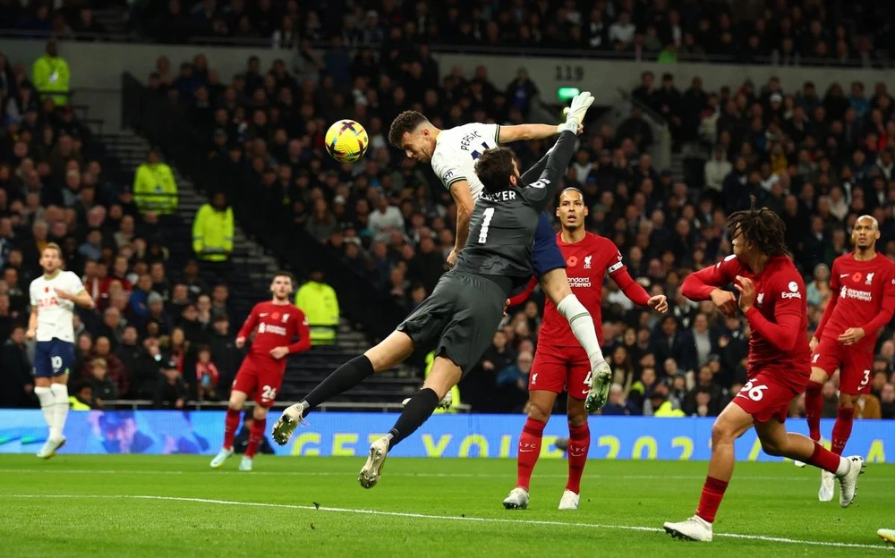 Chiến thắng của Liverpool có phần may mắn khi Tottenham có 2 lần dứt điểm chạm cột dọc. Ảnh: Getty