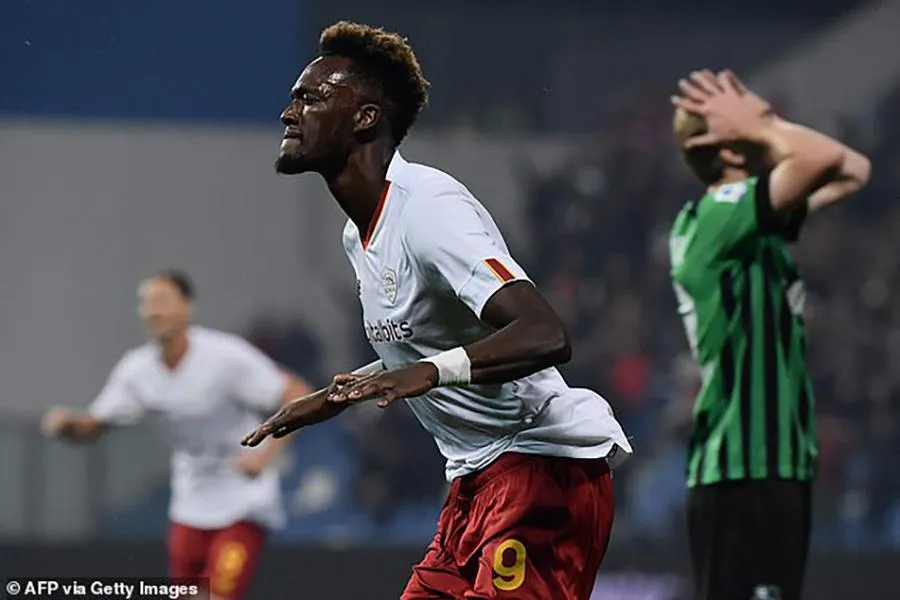 Tammy Abraham ăn mừng bàn thắng mở tỉ số cho AS Roma. ẢNH: GETTY