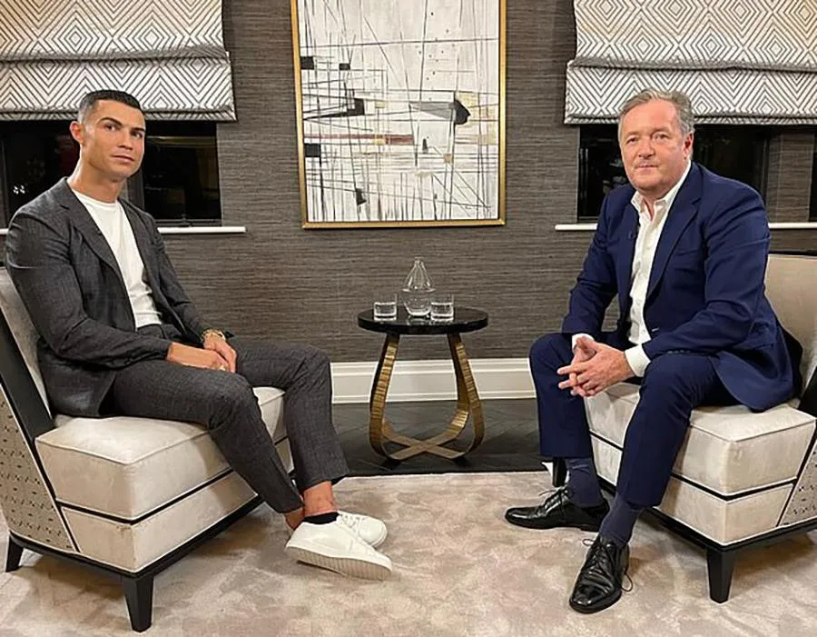 Ronaldo thực hiện cuộc phỏng vấn gây chấn động làng bóng đá thế giới khi phơi bày chuyện hậu trường của MU. ẢNH: TWITTER Ronaldo thực hiện cuộc phỏng vấn gây chấn động