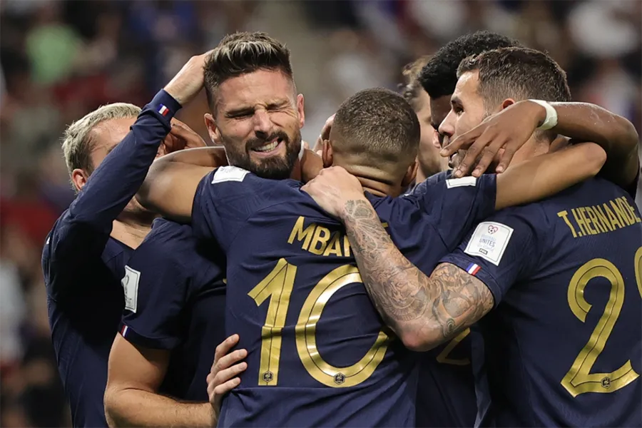 Mbappe và Giroud rực sáng