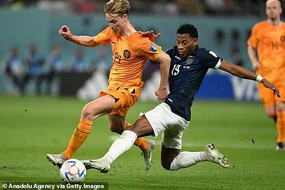 Hà Lan thi đấu thiếu tính gắn kết ở các tuyến. Ảnh: Getty