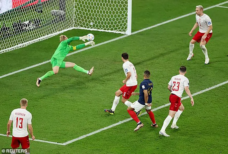 Mbappe ghi bàn mở tỉ số 1-0 cho Pháp. ẢNH: REUTERS Mbappe ghi bàn mở tỉ số 1-0 cho Pháp. ẢNH: REUTERS