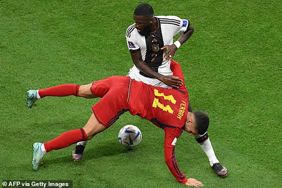 Hai đội thi đấu không khoan nhượng. ẢNH: GETTY