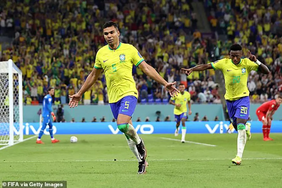 Casemiro là người hùng giúp Brazil giành vé đi tiếp trước 1 vòng đấu. ẢNH: GETTY