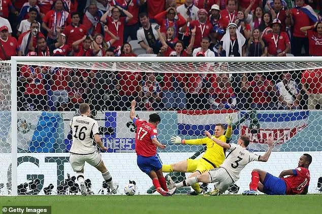 Costa Rica dẫn lại Đức 2-1 sau khi thua 0-1 trong hiệp 1. ẢNH: GETTY