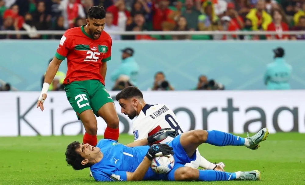 Thủ thành Bono thi đấu xuất thần giúp Ma Rốc tạo nên lịch sử. Ảnh: Getty