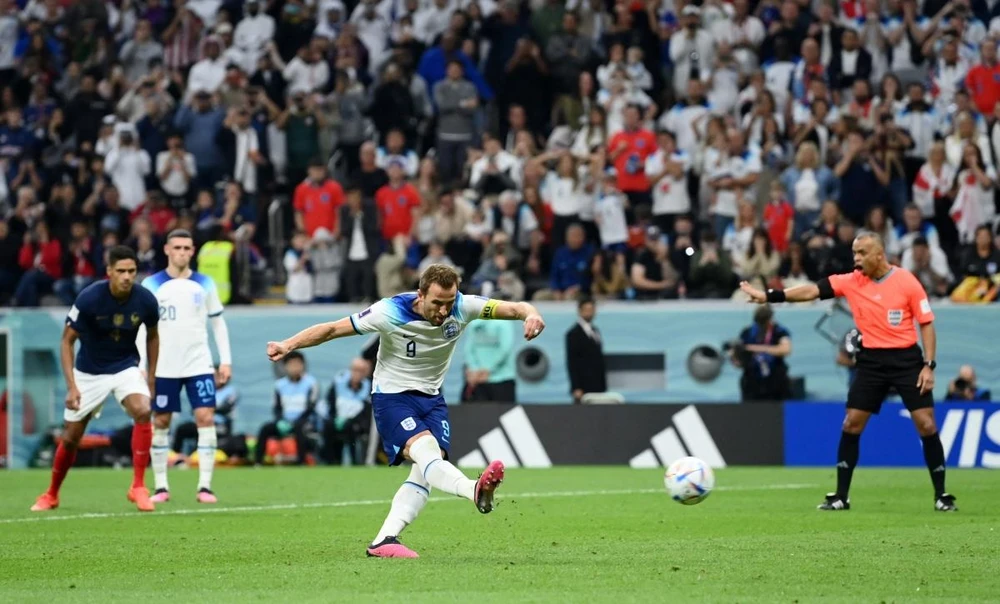 Harry Kane đá hỏng penalty, gián tiếp đưa tuyển Anh rời World Cup 2022. Ảnh: Getty