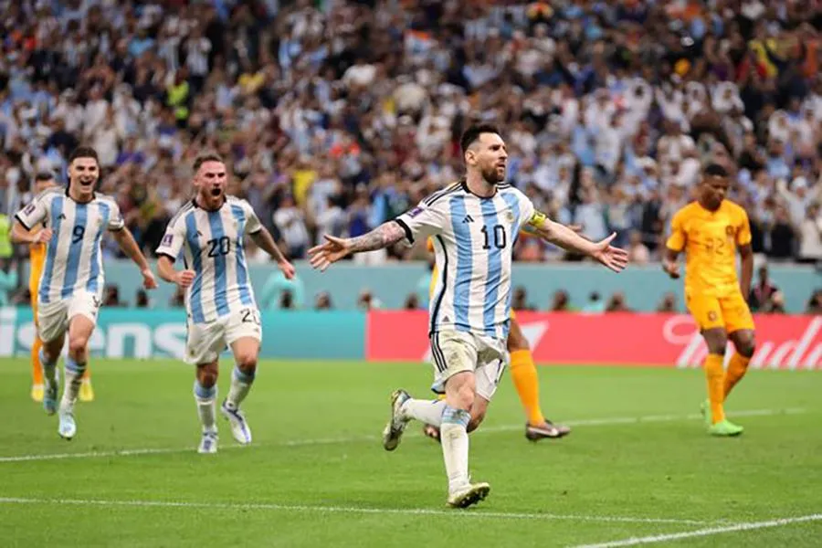 Argentina hạ Hà Lan trên loạt sút luân lưu trong trận tứ kết World Cup 2022 đầy bạo lực. ẢNH: GETTY Argentina hạ Hà Lan trên loạt sút luân lưu trong trận tứ kết World Cup 2022 đầy bạo lực. ẢNH: GETTY
