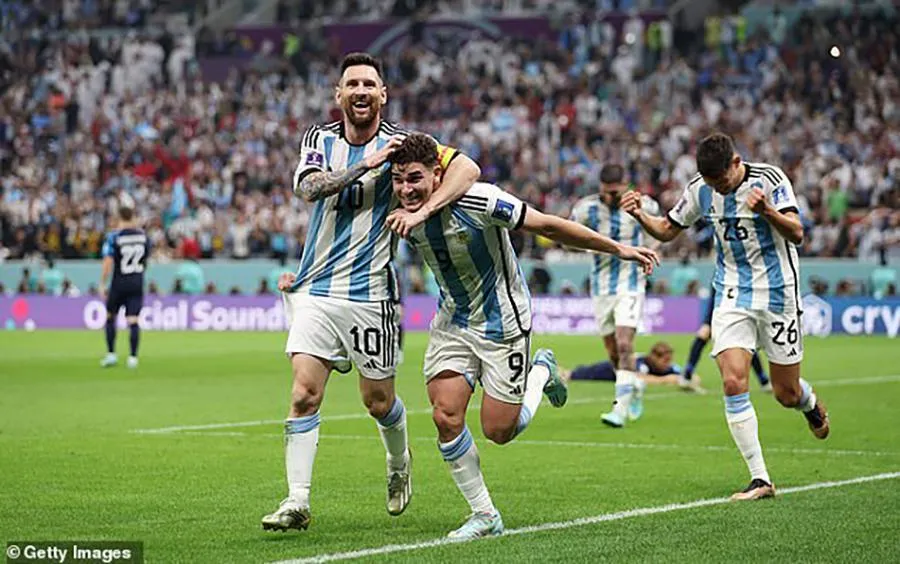 Messi và Alvarez rực sáng đem về 3 bàn thắng cho Argentina. ẢNH: GETTY