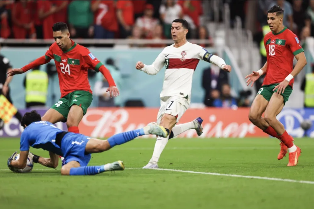 Ronaldo không thể xuyên thủng lưới Morocco khiến Bồ Đào Nha bị loại ở tứ kết World Cup 2022. ẢNH: EPA Ronaldo không thể xuyên thủng lưới Morocco khiến Bồ Đào Nha bị loại ở tứ kết World Cup 2022. ẢNH: EPA