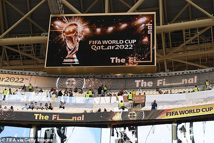 Khán giả đã bắt đầu vào sân Lusail xem trận chung kết World Cup 2022 giữa Argentina và Pháp. ẢNH: GETTY