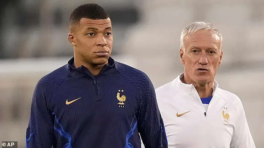 Kylian Mbappe là &apos;lá bùa hộ mệnh&apos; của HLV Didier Deschamps ở tuyển Pháp. ẢNH: AP