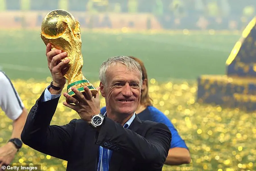Deschamps nỗ lực vượt qua số phận nhưng dường như một bộ phận nhỏ người Pháp vẫn không yêu mến ông. ẢNH: GETTY
