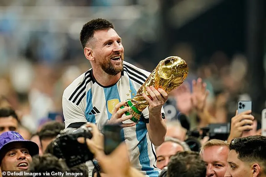 Messi lập hàng loạt kỷ lục trong hành trình đăng quang World Cup 2022 cùng tuyển Argentina. ẢNH: GETTY Messi lập hàng loạt kỷ lục trong hành trình đăng quang World Cup 2022 cùng tuyển Argentina. ẢNH: GETTY