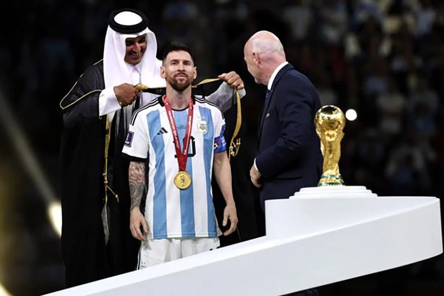 Messi như một vị vua trong lễ trao giải World Cup 2022. ẢNH: GETTY