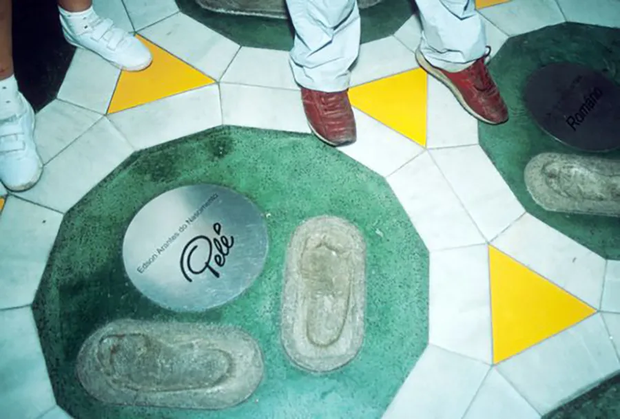 Dấu chân của Pele trong Đại sảnh danh vọng Maracana. ẢNH: GETTY