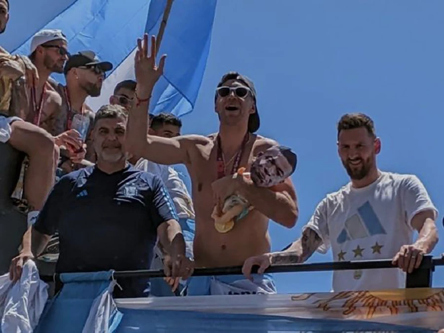 ... cũng chính Martinez chế nhạo Mbappe sau trận chung kết. ẢNH: TWITTER