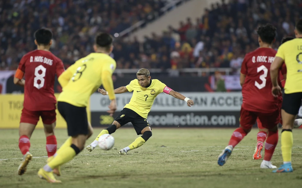 Việt Nam thắng đậm Malaysia lên ngôi đầu bảng AFF Cup ảnh 48