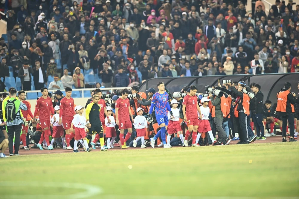 Việt Nam thắng đậm Malaysia lên ngôi đầu bảng AFF Cup ảnh 28