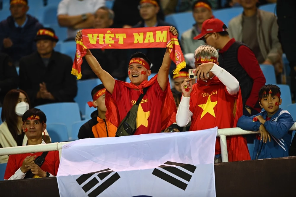 Việt Nam thắng đậm Malaysia lên ngôi đầu bảng AFF Cup ảnh 15