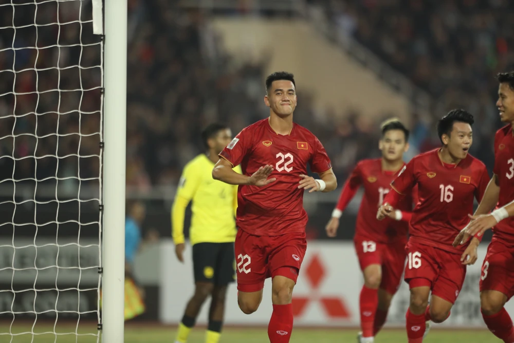 Việt Nam thắng đậm Malaysia lên ngôi đầu bảng AFF Cup ảnh 52