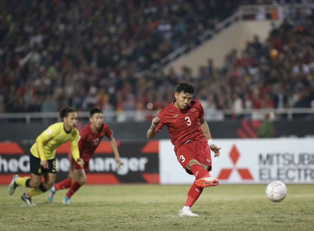 Việt Nam thắng đậm Malaysia lên ngôi đầu bảng AFF Cup ảnh 58