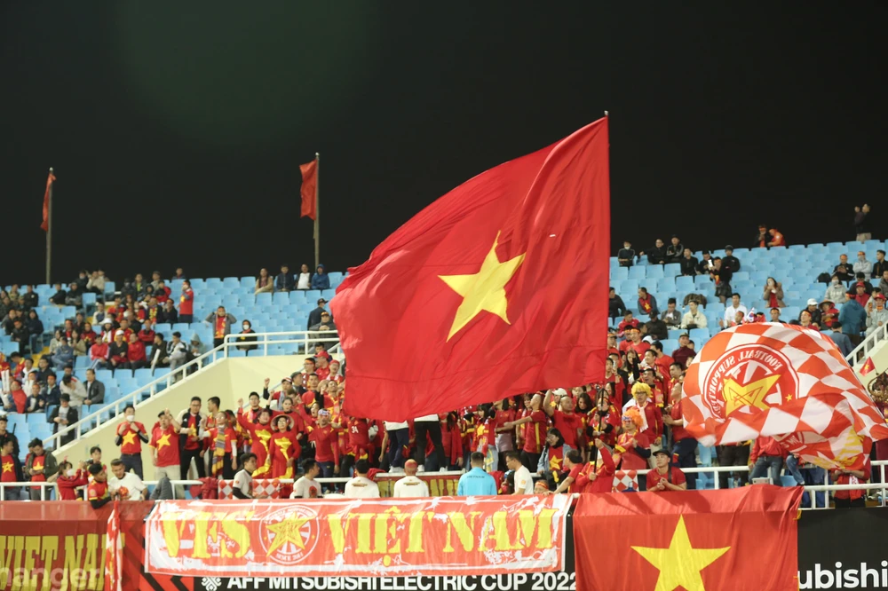 Bầu không khí sôi động và cuồng nhiệt trên sân Mỹ Đình. ẢNH: HẢI THỊNH