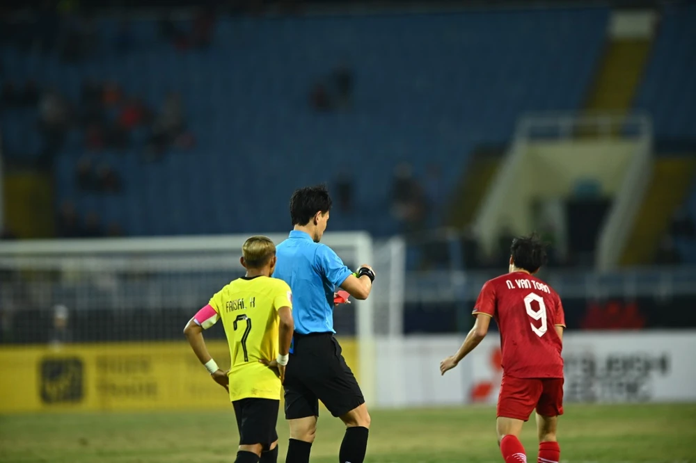 Việt Nam thắng đậm Malaysia lên ngôi đầu bảng AFF Cup ảnh 46