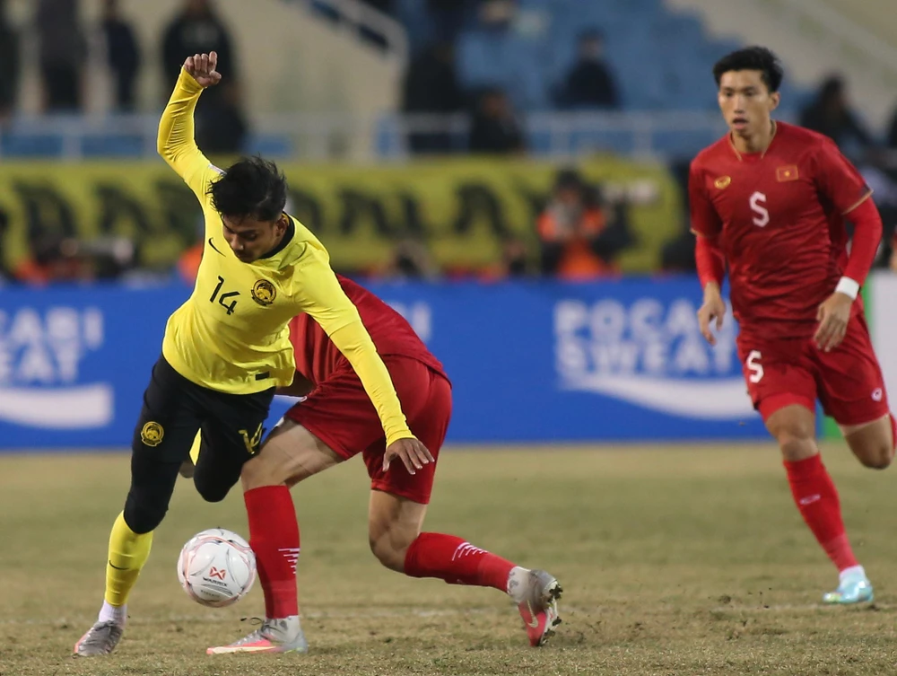 Bin Mahadi (14) chơi rất xông xáo trong những phút đầu tiên. ẢNH: ANH THỎA