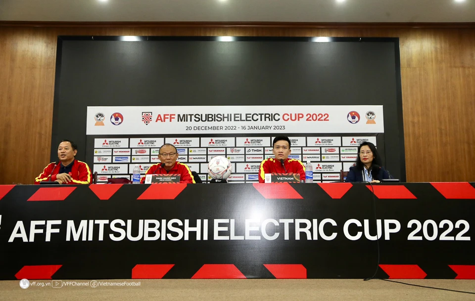 Việt Nam thắng đậm Malaysia lên ngôi đầu bảng AFF Cup ảnh 8