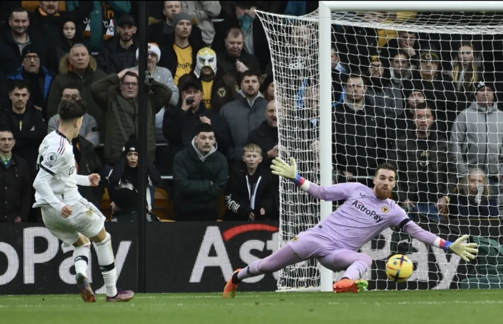 Garnacho bỏ lỡ cơ hội mở tỉ số cho MU trong hiệp 1. ẢNH: AP