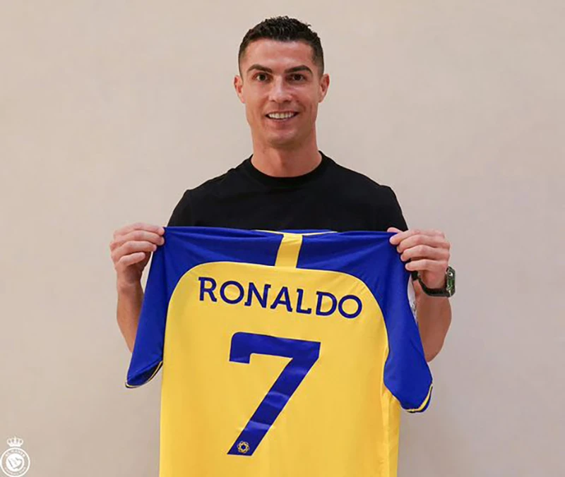 Ronaldo vừa ký hợp đồng kỷ lục thế giới với Al-Nassr. ẢNH: GETTY