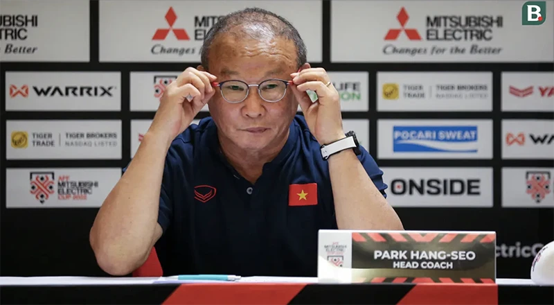 Ông Park không hiểu vì sao Indonesia lại đổi giờ thi đấu. ẢNH: BOLA