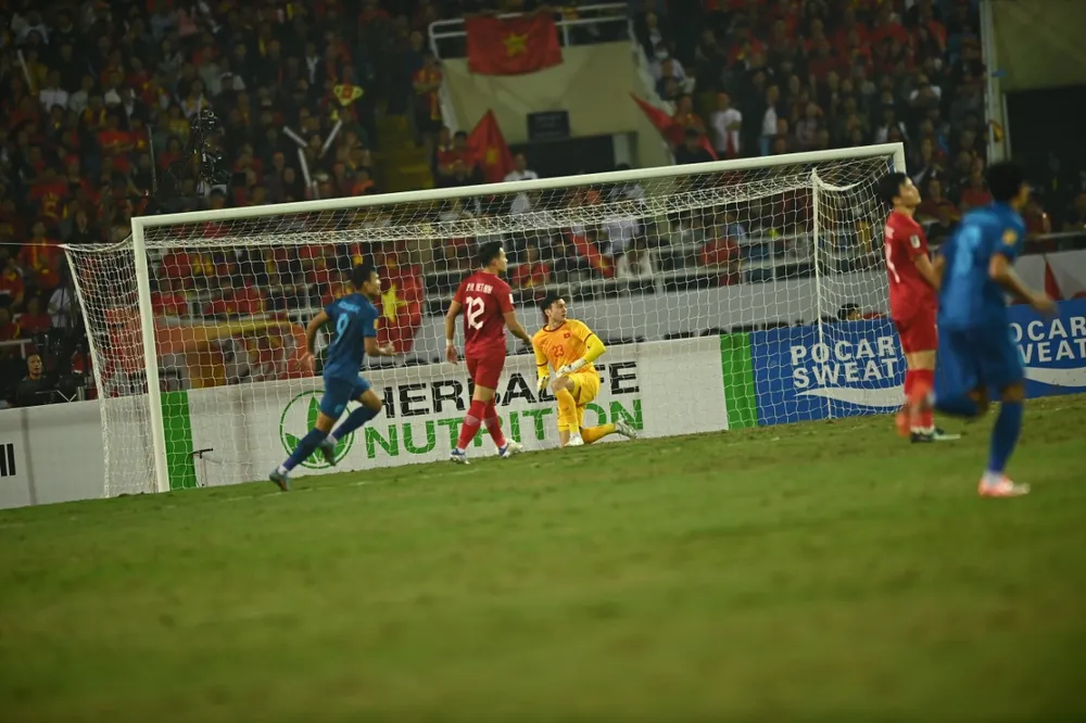 Thái Lan suýt chút nữa khiến tuyển Việt Nam ôm hận ngay trên sân nhà Mỹ Đình. ẢNH: HẢI THỊNH Thái Lan suýt chút nữa khiến tuyển Việt Nam ôm hận ngay trên sân nhà Mỹ Đình. ẢNH: HẢI THỊNH