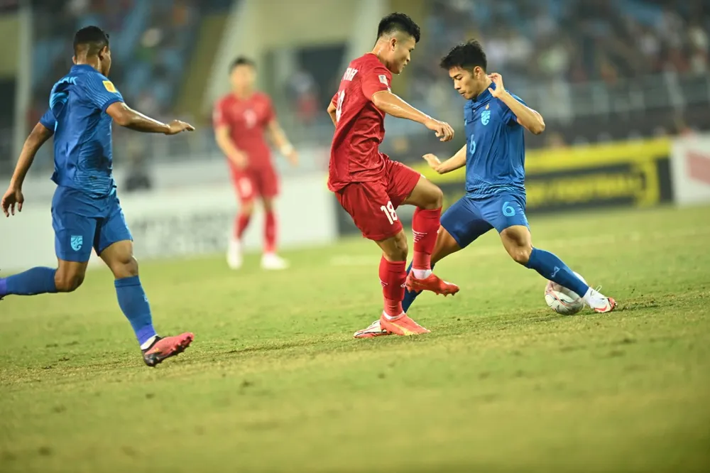 Tuấn Hải đã rời sân. ẢNH: HẢI THỊNH