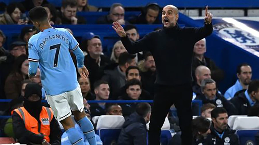 Pep Guardiola và Cancelo đã không còn nhìn về "một hướng". ẢNH: GETTY