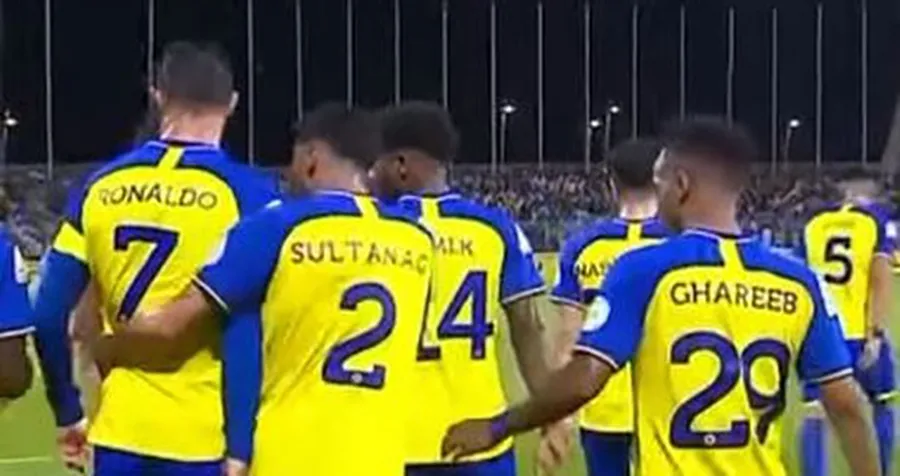Ronaldo ăn mừng bàn thắng cùng các đồng đội ở Al Nassr. ẢNH: SKY SPORTS