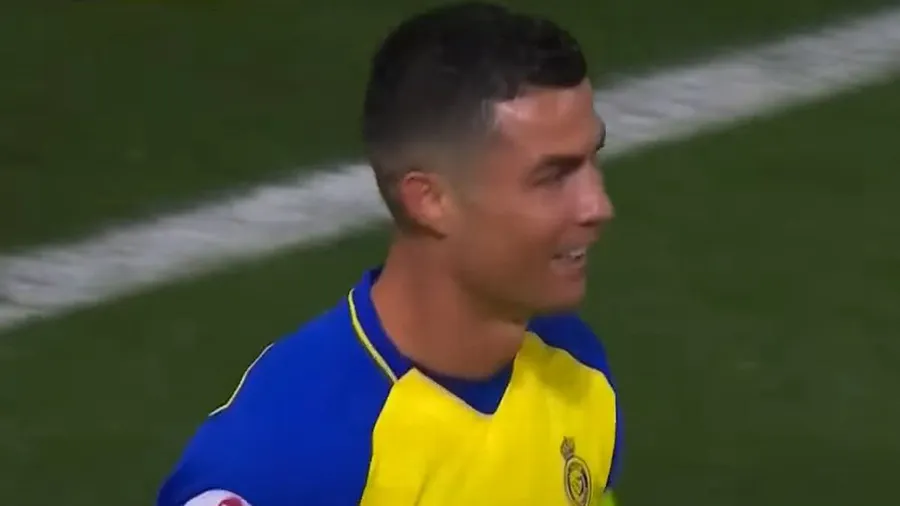 Ronaldo hạnh phúc ăn mừng bàn mở tỉ số của Al Nassr. ẢNH: SKY SPORTS