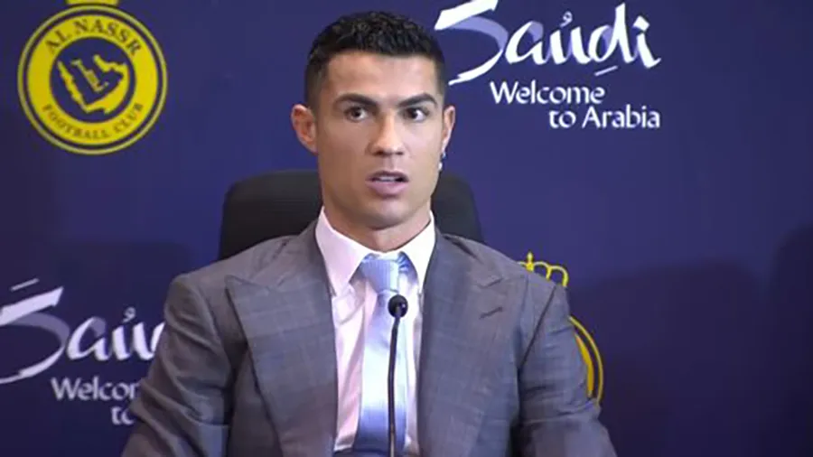 Ronaldo đang đợi đối đầu với Messi tại Saudi Pro League? ẢNH: GETTY Ronaldo đang đợi đối đầu với Messi tại Saudi Pro League? ẢNH: GETTY