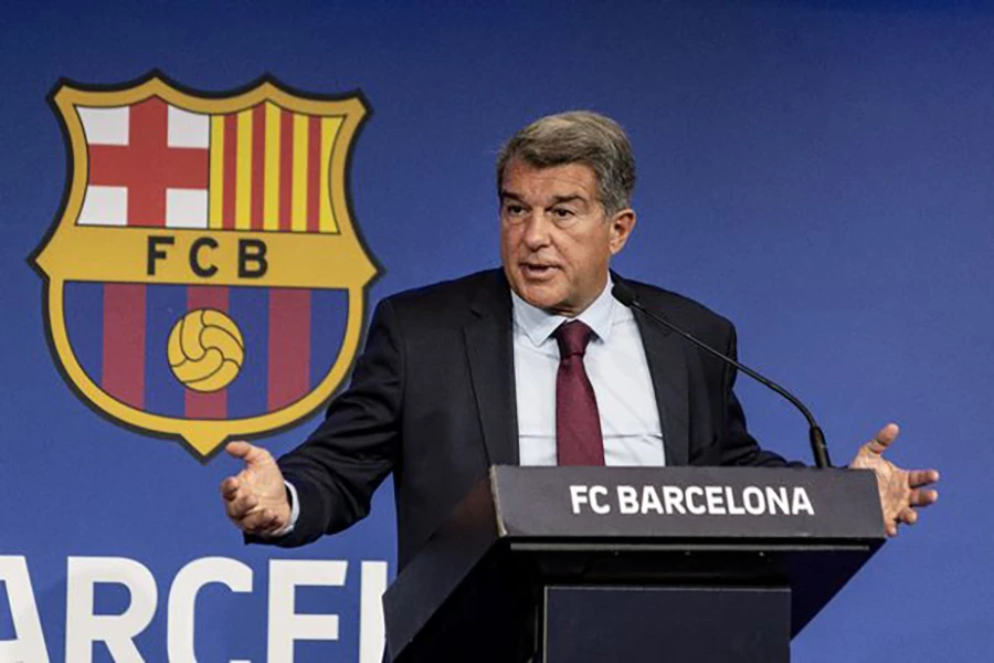 Chủ tịch Barcelona Joan Laporta không ngại thể hiện mong muốn đưa Messi trở lại Camp Nou. ẢNH: GETTY