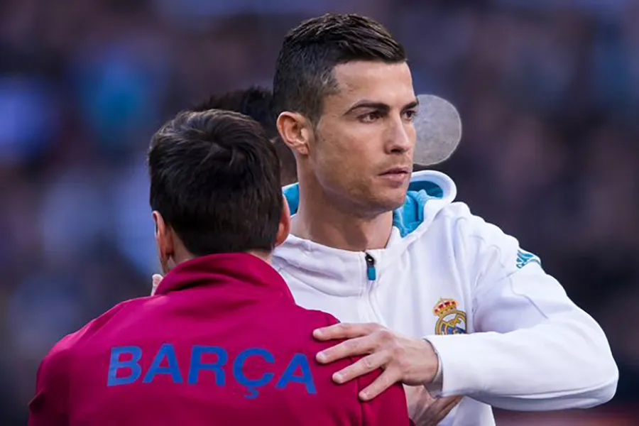 Ronaldo và Messi giành nhiều vinh quang thời cả hai còn đối đầu với nhau trong các trận đấu El Clasico. ẢNH: GETTY Ronaldo và Messi giành nhiều vinh quang thời cả hai còn đối đầu với nhau trong các trận đấu El Clasico. ẢNH: GETTY