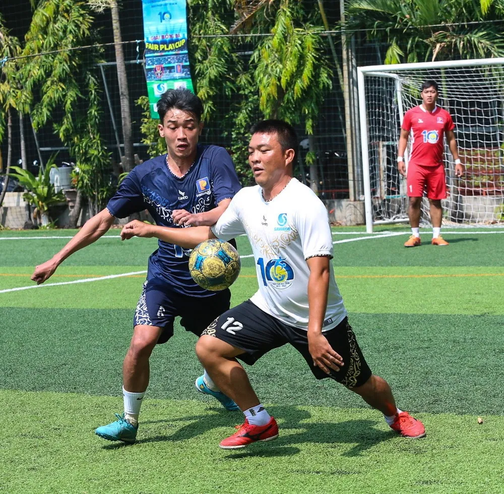 Trận Petrolimex thắng Sawaco 4-0 ở bán kết.